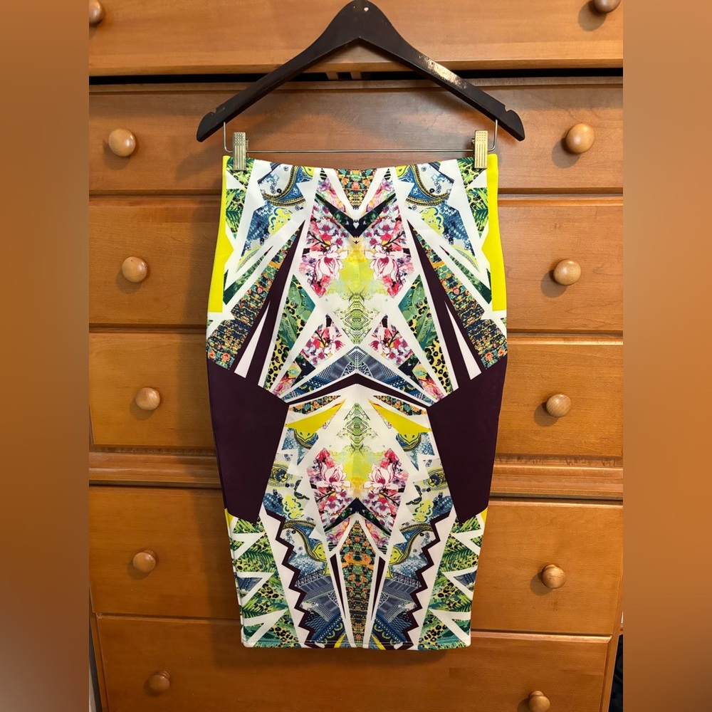 Bodycon biased pencil skirt.
